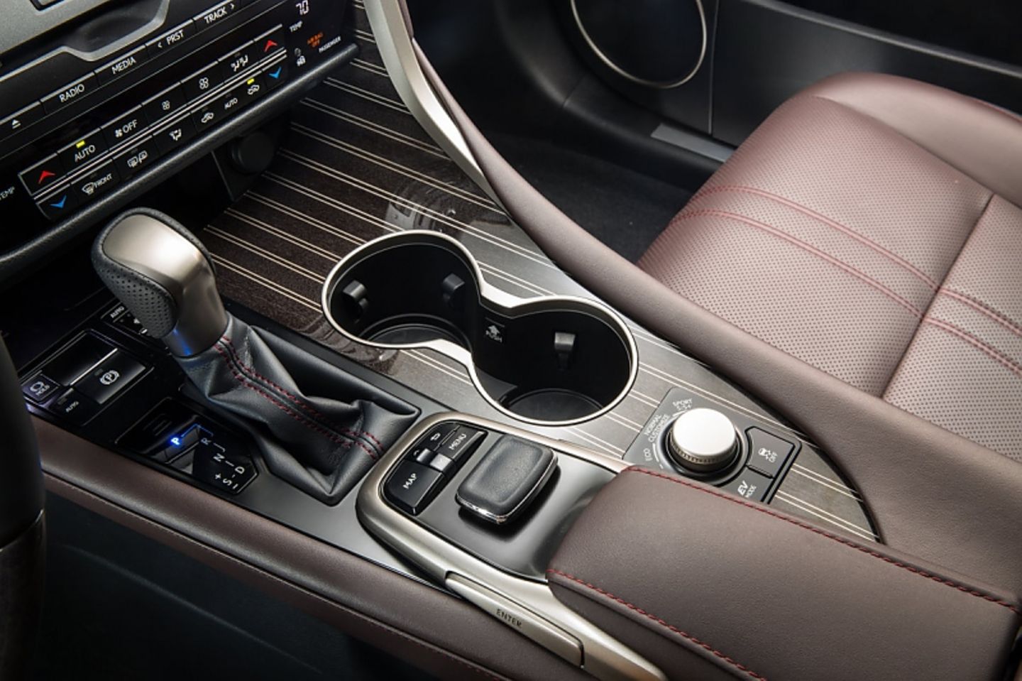 Die Mittelkonsole des Lexus RX 450h