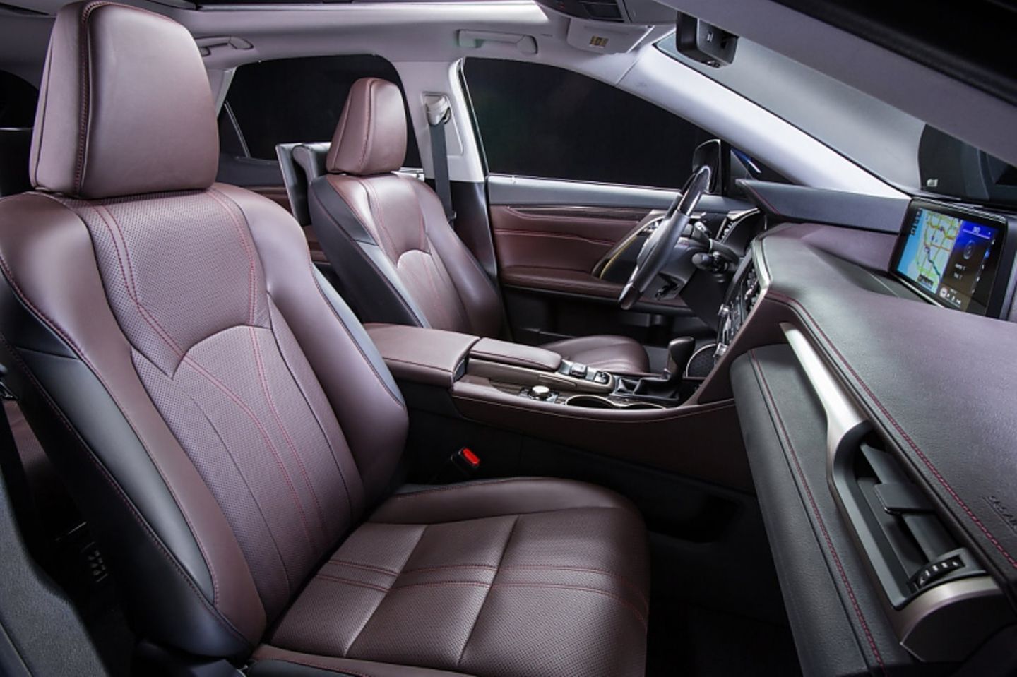 Lexus RX 450h mit bequemen Sitzen vorn
