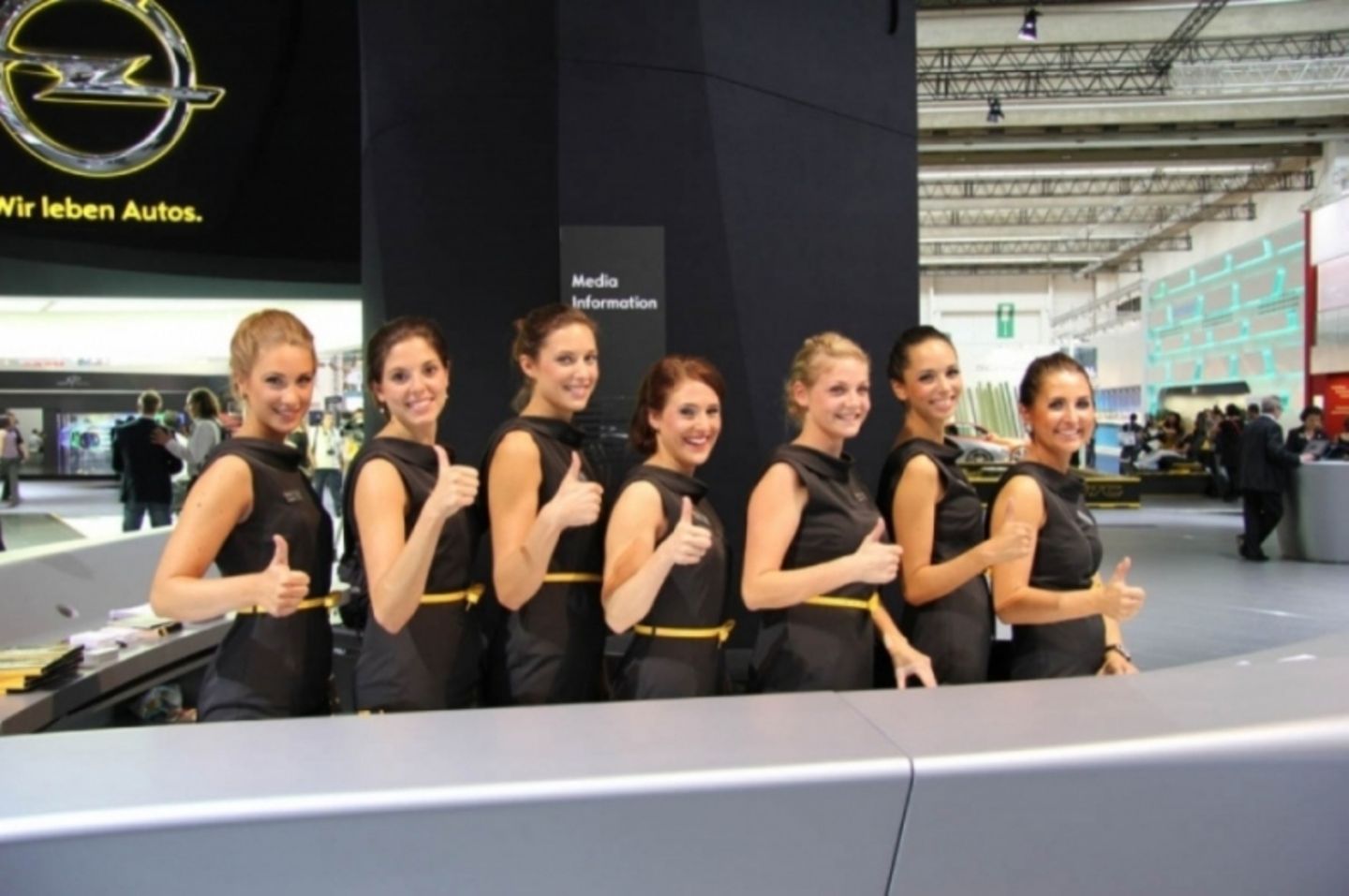IAA 2011 Messegirls opel