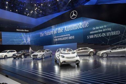 Mercedes am Vorabend der IAA 2013 in der Frankfurter Festhalle