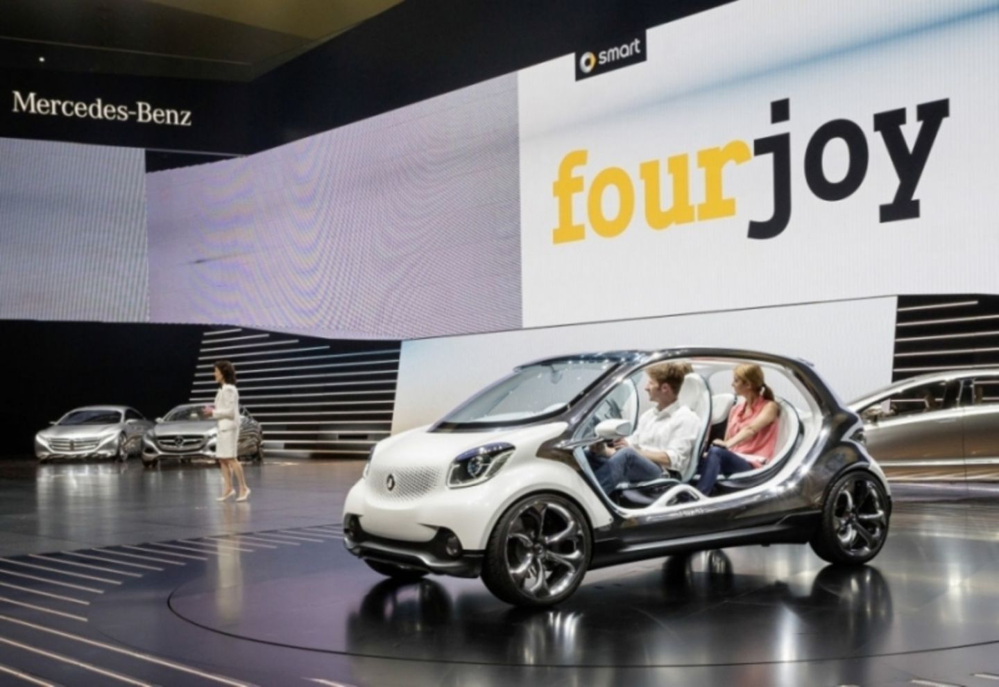 Mercedes am Vorabend der IAA 2013 in der Frankfurter Festhalle