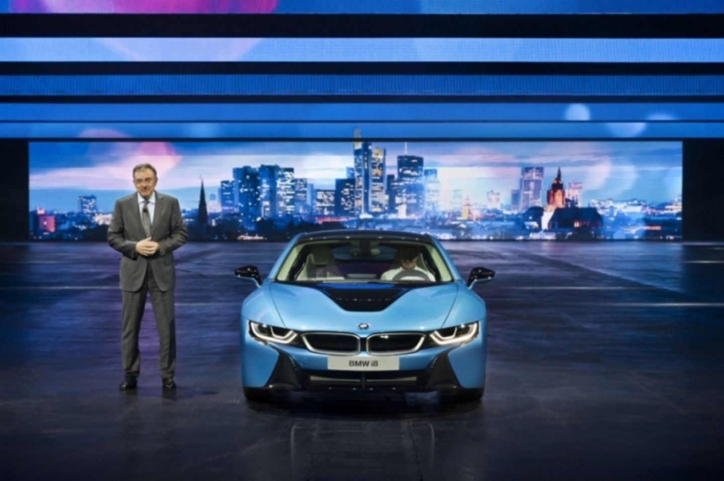BMW Pressekonferenz IAA 2013 mit Dr. Norbert Reithofer und dem neuen BMW i8