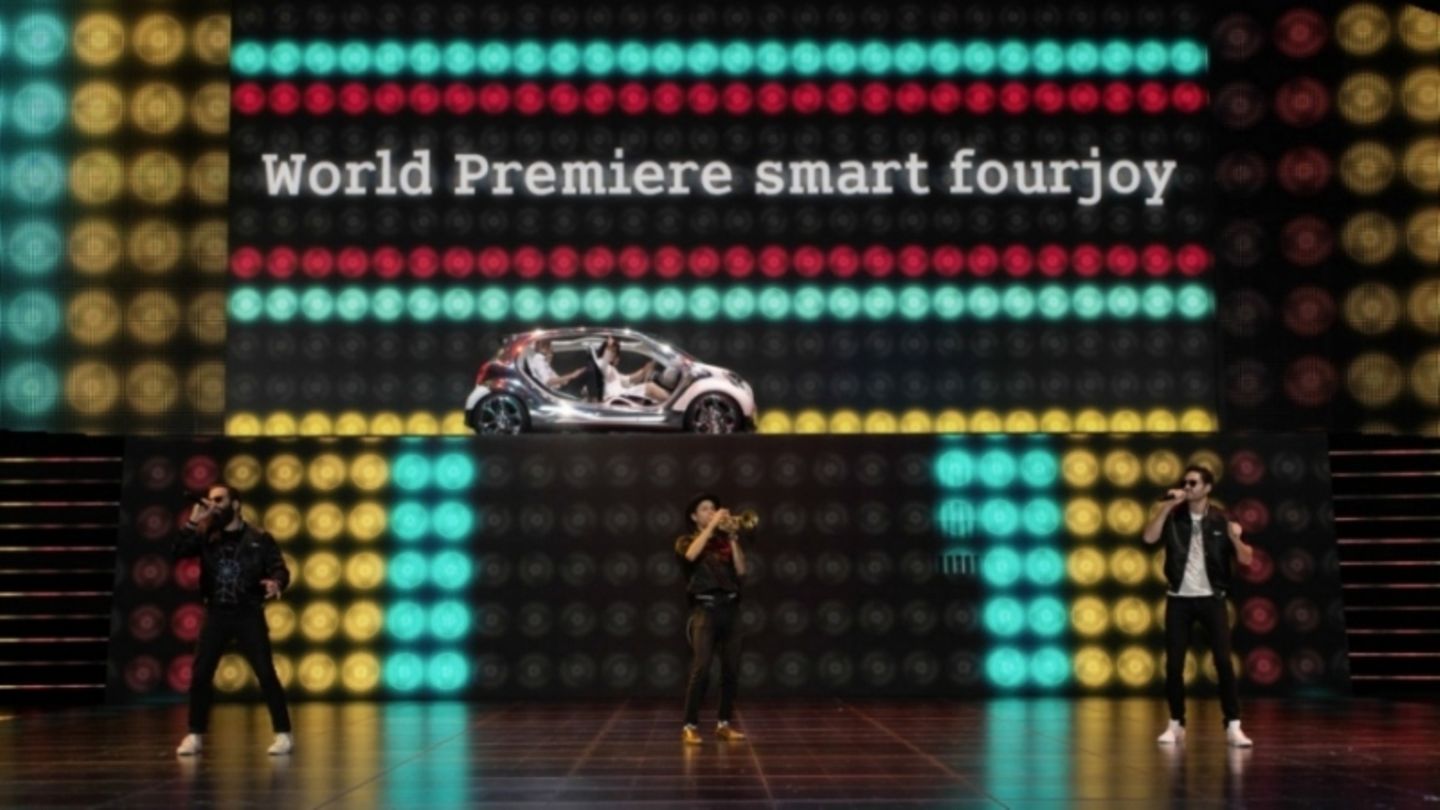 Mercedes am Vorabend der IAA 2013 in der Frankfurter Festhalle