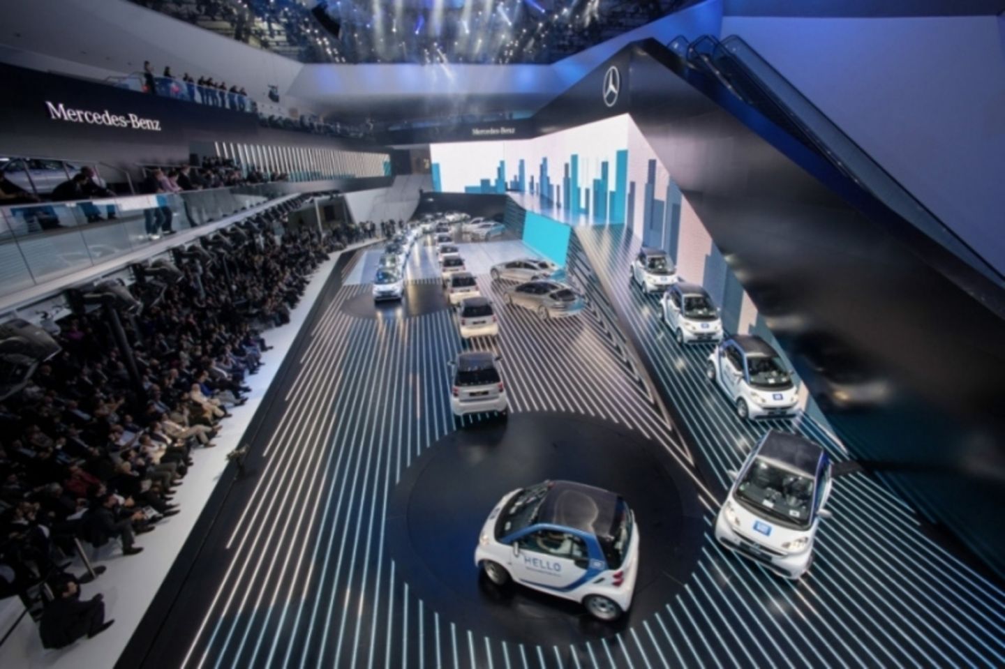 Mercedes am Vorabend der IAA 2013 in der Frankfurter Festhalle