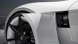 Porsche Misson E - vorne mit 800 Volt Ladung