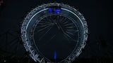 Zur Weltpremiere fuhr der Jaguar F-Pace mit Terry Grant am Steuer durch einen 19 Meter hohen Looping.