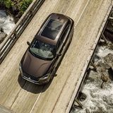 Der Turbo-Einspritzer-Benziner hat 225 PS