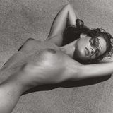 Herb Ritts Carrie in Sand 2