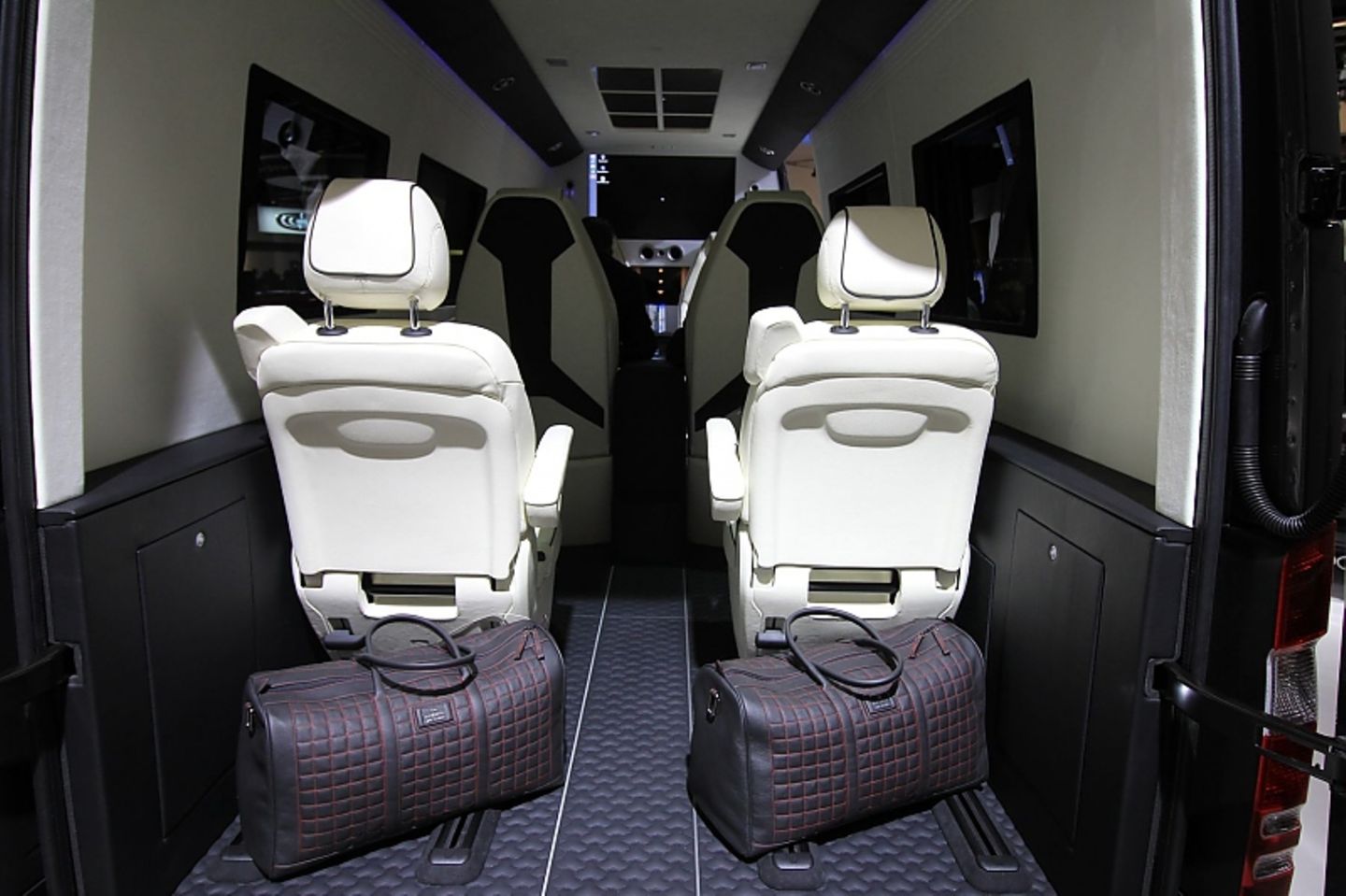 Viel Raum für Luxus findet sich im Mercedes Sprinter von Brabus.