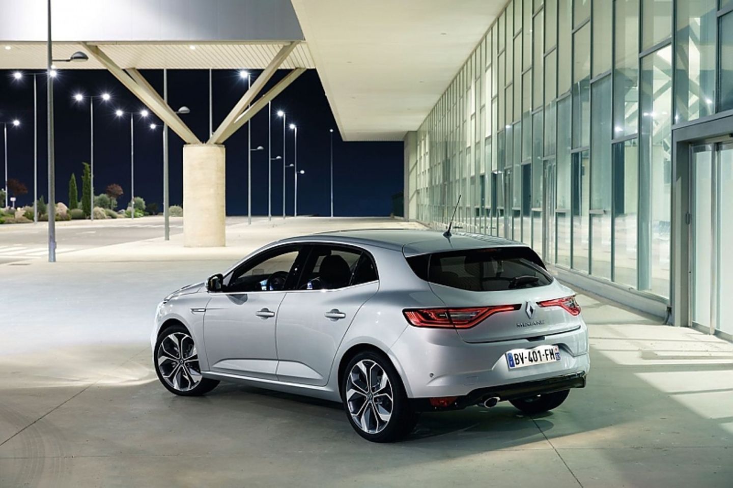 Das Motorenangebot umfasst fünf Turbodiesel und vier Turbo-Benziner mit einer PS-Spektrum zwischen 90 und 205 PS