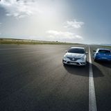 Die Kanten auf der Motorhaube fallen auf