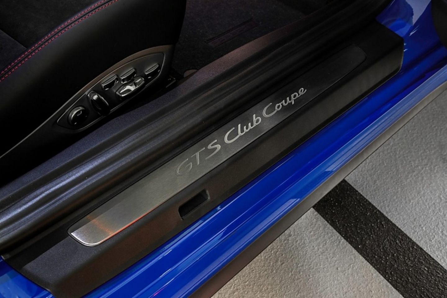 Porsche 911 GTS Club Coupé - spezielle Einstiegsleisten