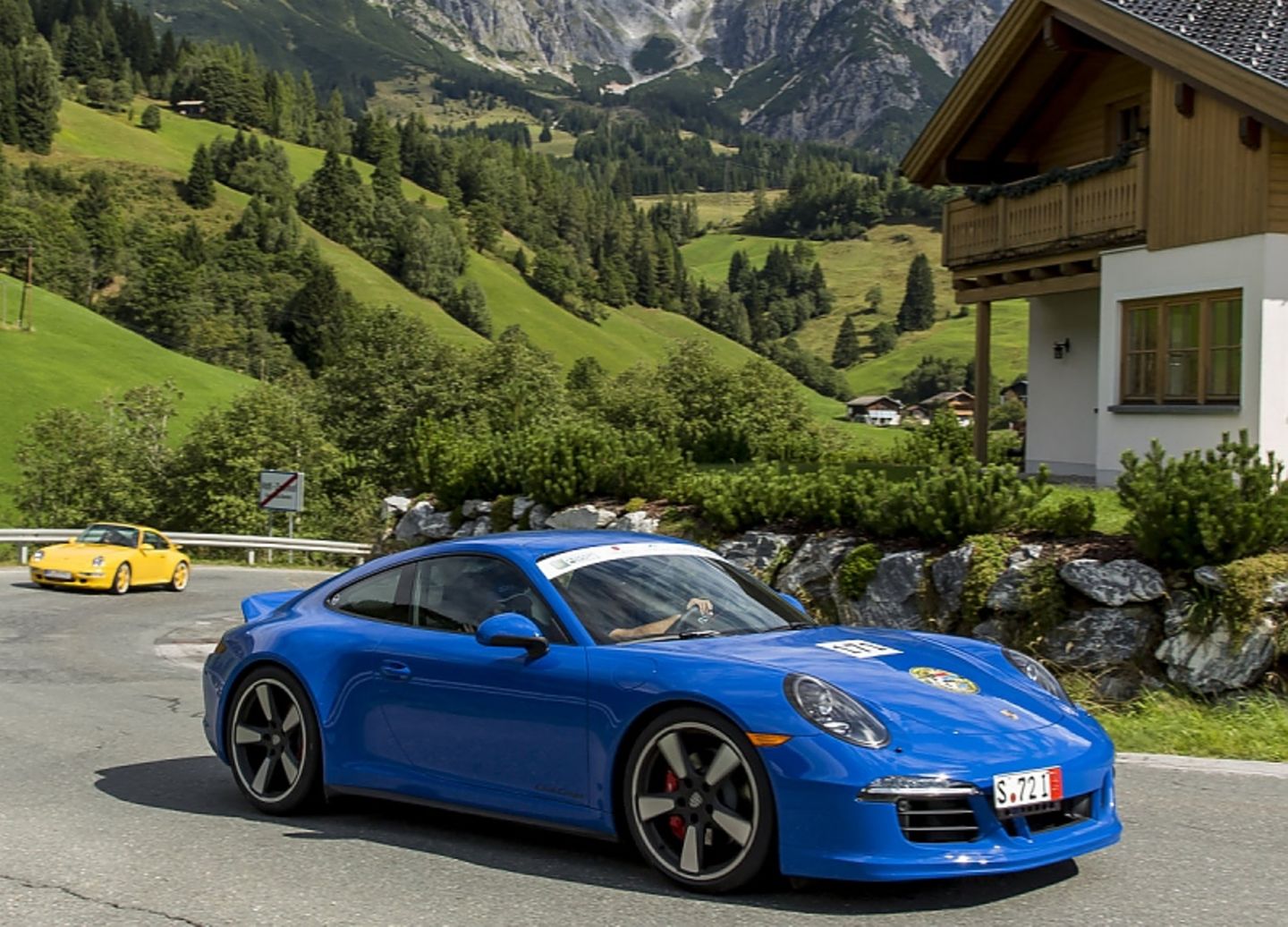 Porsche 911 GTS Club Coupé auf Tour in den Alpen