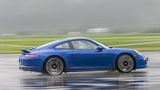 Porsche 911 GTS Club Coupé - unterwegs im Regen