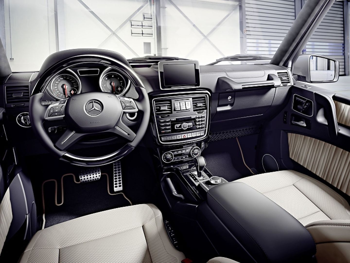Das Cockpit des Mercedes Benz G 350 d.
