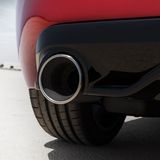 Zwei dieser eindrucksvollen Endrohr luken unterm neuen Heck hervor.