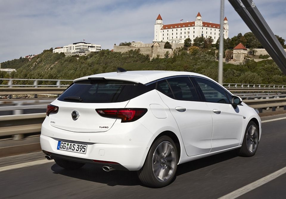 Opel Astra 1.4 Turbo - 4,37 Meter lang
