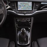 Das Cockpit des Opel Astra lässt einige Wünsche offen