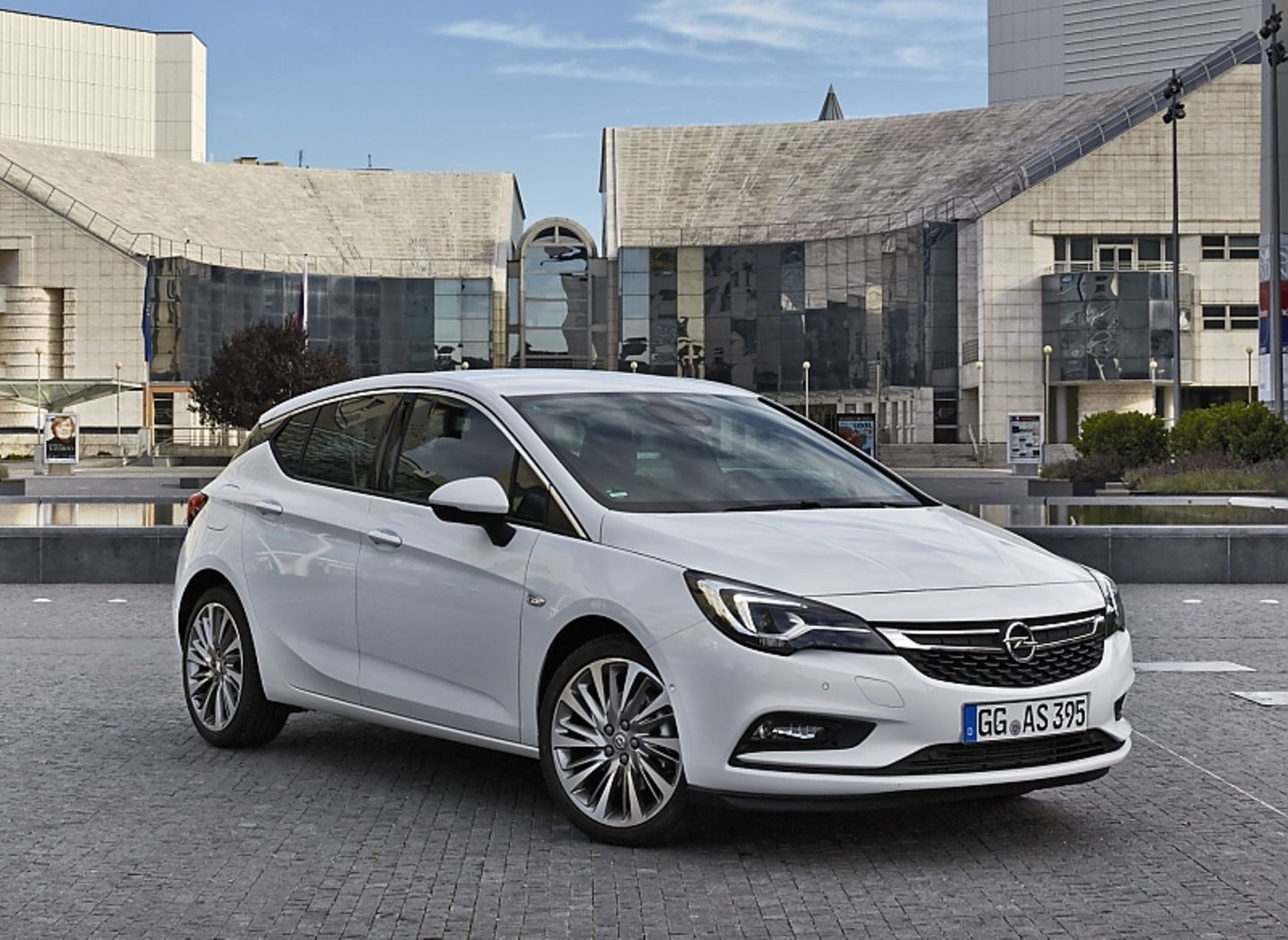 Opel Astra 1.4 Turbo - Matrix-LED kostet bis zu 1.400 Euro Aufpreis