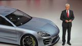 Porsche-Chef Matthias Müller vor dem Panamera Sport Turismo.