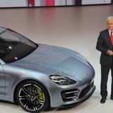 Porsche-Chef Matthias Müller vor dem Panamera Sport Turismo.