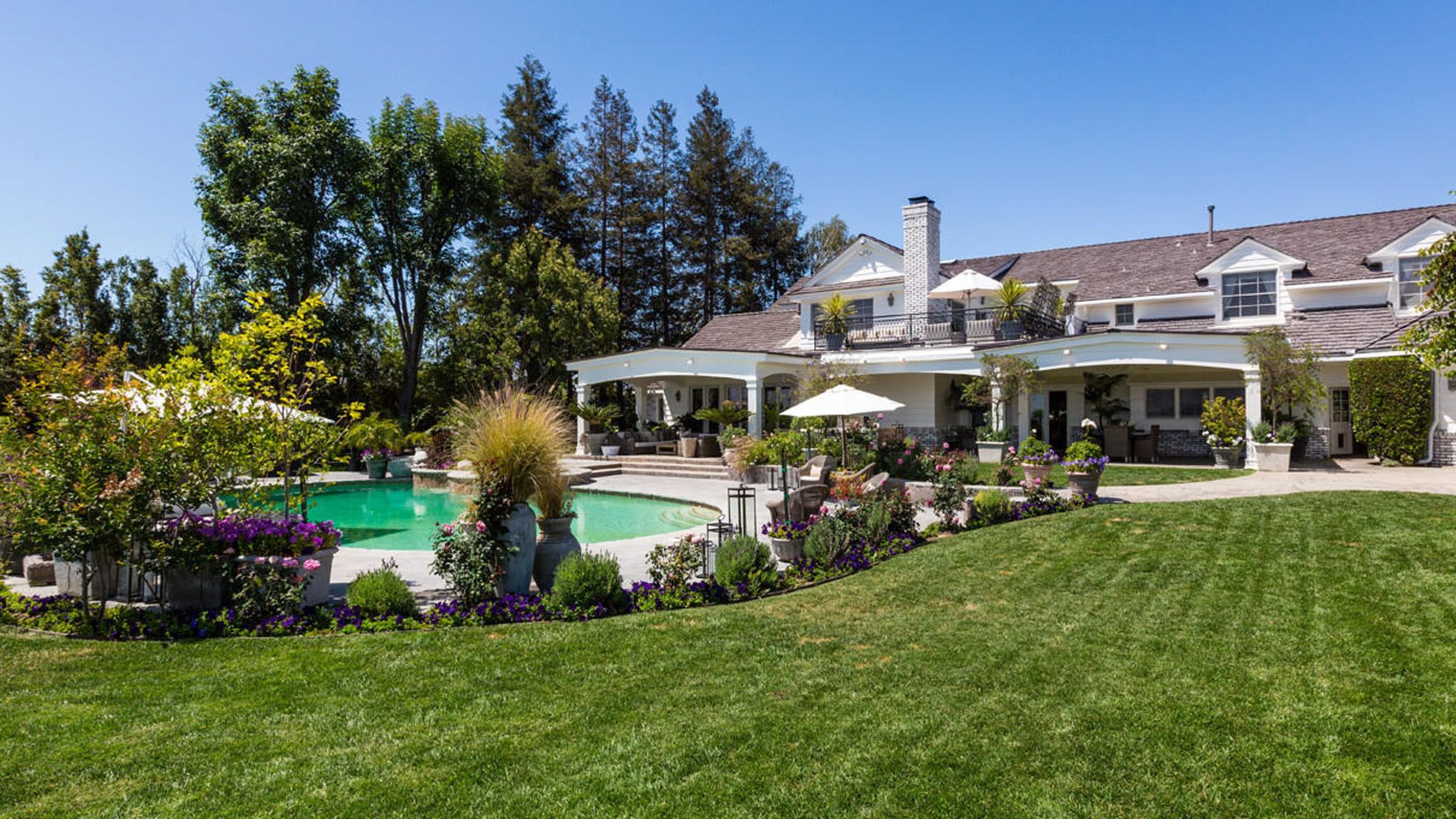 So wohnen die Stars In dieser luxuriösen Villa residierte Jennifer