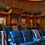 Das hauseigene Kino hat insgesamt 20 Plätze