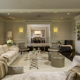 Die Villa verfügt über acht Schlafzimmer und elf Badezimmer