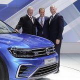 Martin Winterkorn (links), VW-Markenchef Herbert Diess (Mitte) und VW Technikchef Heinz Jakob Neußer am Tiguan GTE