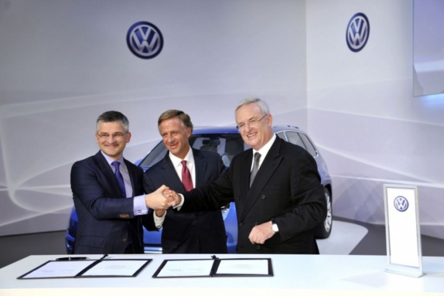 Michael Horn, William Edward Haslam (Gouverneur des Bundesstaates Tennessee) und VW-Chef Martin Winterkorn
