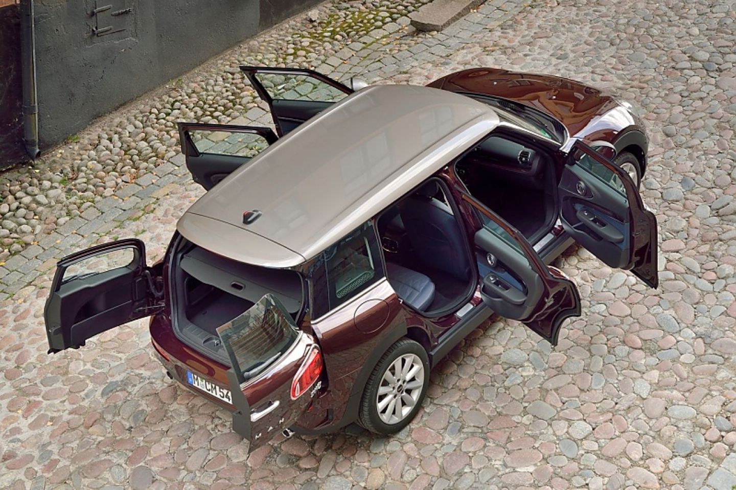 Fünf Klappen und viel dahinter: Beim Mini Clubman Cooper S sind die Platzverhältnisse im Innenraum deutlich gewachsen