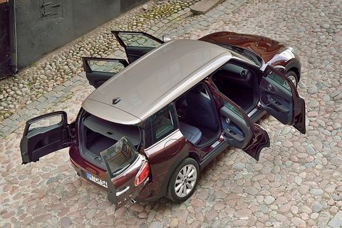 Fünf Klappen und viel dahinter: Beim Mini Clubman Cooper S sind die Platzverhältnisse im Innenraum deutlich gewachsen