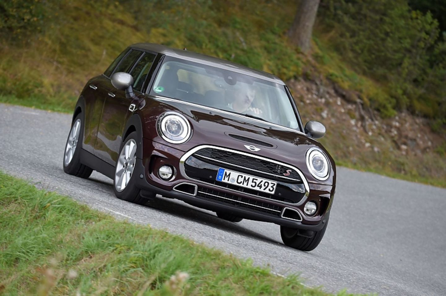 Dank der adaptiven Dämpfer liegt der Mini Clubman Cooper S gut auf der Straße