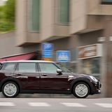 Der längere Radstand macht den Clubman souveräner als bisher und die durch zusätzliche Streben steifere Karosserie hilft beim Sc