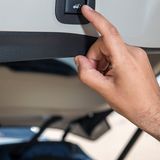 Die Heckklappe schließt und öffnet sich auf Knopfdruck