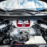 Das Triebwerk passt gerade noch in den Motorraum