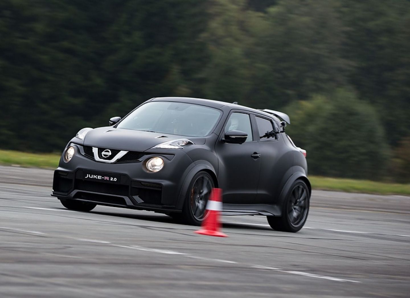 Der Nissan Juke-R 2.0 hat Allradantrieb