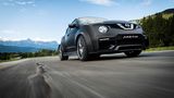 Der Nissan Juke-R 2.0 steht auf mächtigen Walzen
