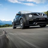 Der Nissan Juke-R 2.0 steht auf mächtigen Walzen