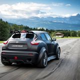 Der zweigeteilte mächtige Spoiler fällt sofort ins Auge