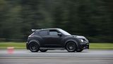 Der Nissan Juke-R 2.0 ist rund 4,20 Meter lang