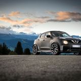 Der Nissan Juke-R 2.0 ist mattschwarz lackiert