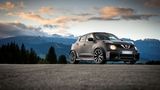 Der Nissan Juke-R 2.0 ist mattschwarz lackiert