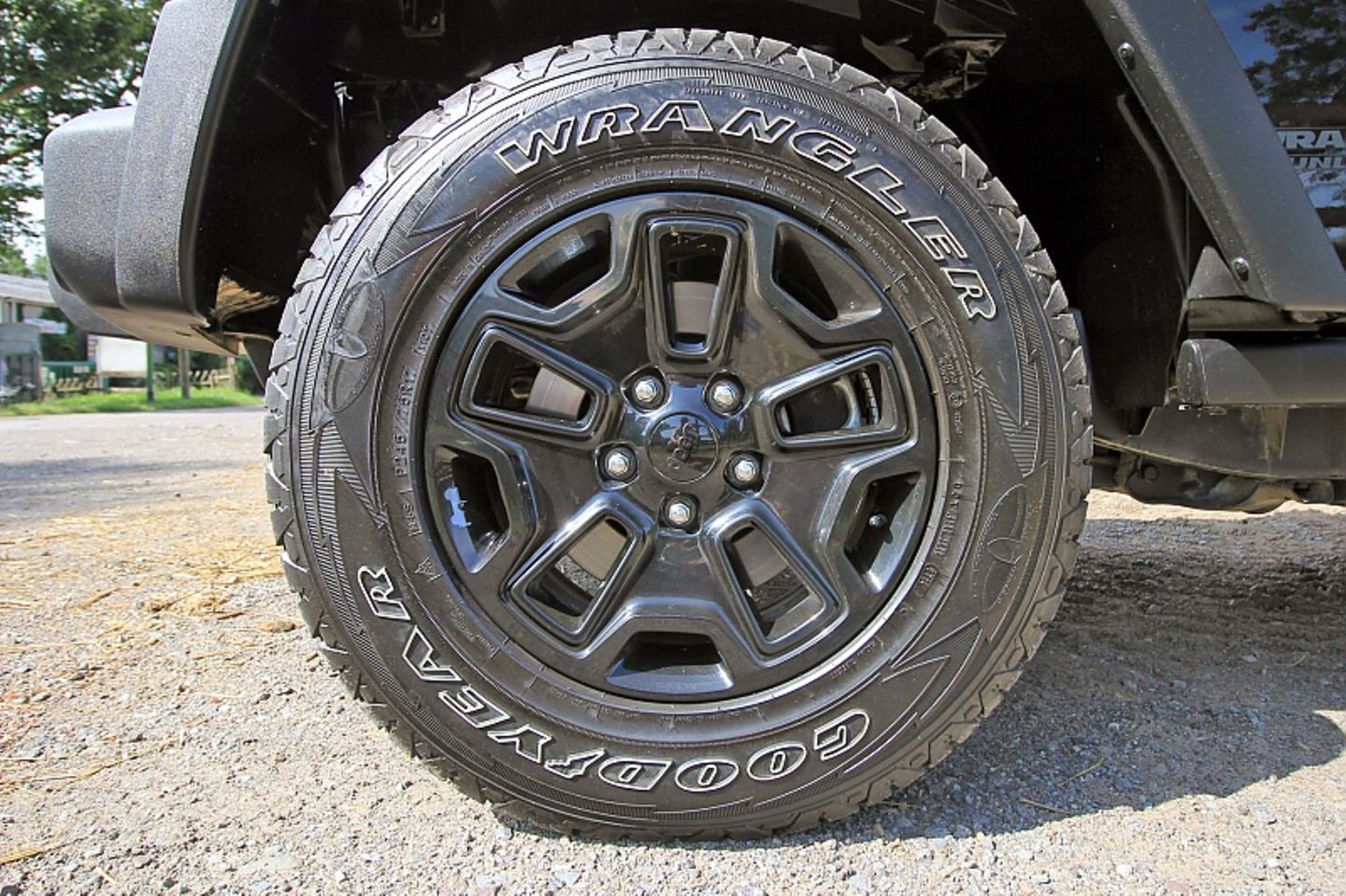 Gewaltige Räder und viel Kraft hat der Jeep Wrangler.