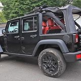 Anschließend wird das Verdeck von vorn nach hinten geschoben.