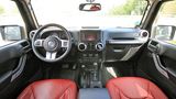 Das Cockpit des Jeep Wrangler Unlimited Rubicon.