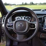 Das Cockpit wirkt aufgeräumt