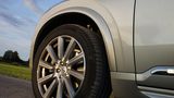 Der Volvo XC90 D5 rollt auf großen Walzen