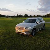 Der Volvo XC90 D5 ist fast zwei Meter breit