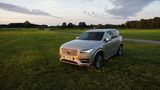 Der Volvo XC90 D5 ist fast zwei Meter breit